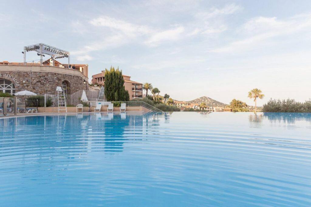 Dans Un Cadre D'Exception, Vue Mer Panoramique A Agay Cote D'Azur, Village Vacances Cap Esterel, T2 Avec Jardin, Golf, Climatisation, Wifi, 5 Piscines Saint-Raphaël エクステリア 写真