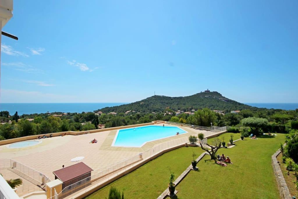 Dans Un Cadre D'Exception, Vue Mer Panoramique A Agay Cote D'Azur, Village Vacances Cap Esterel, T2 Avec Jardin, Golf, Climatisation, Wifi, 5 Piscines Saint-Raphaël エクステリア 写真